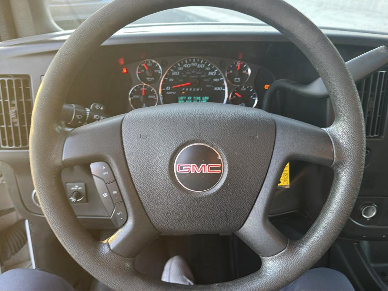 GMC Savana Cargo Van RWD 2500 135" 2021