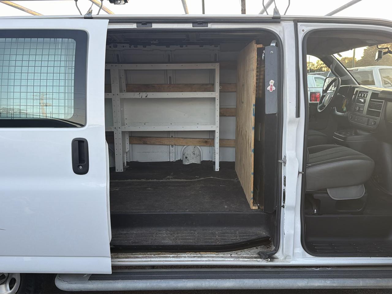 GMC Savana Cargo Van RWD 2500 135" 2021