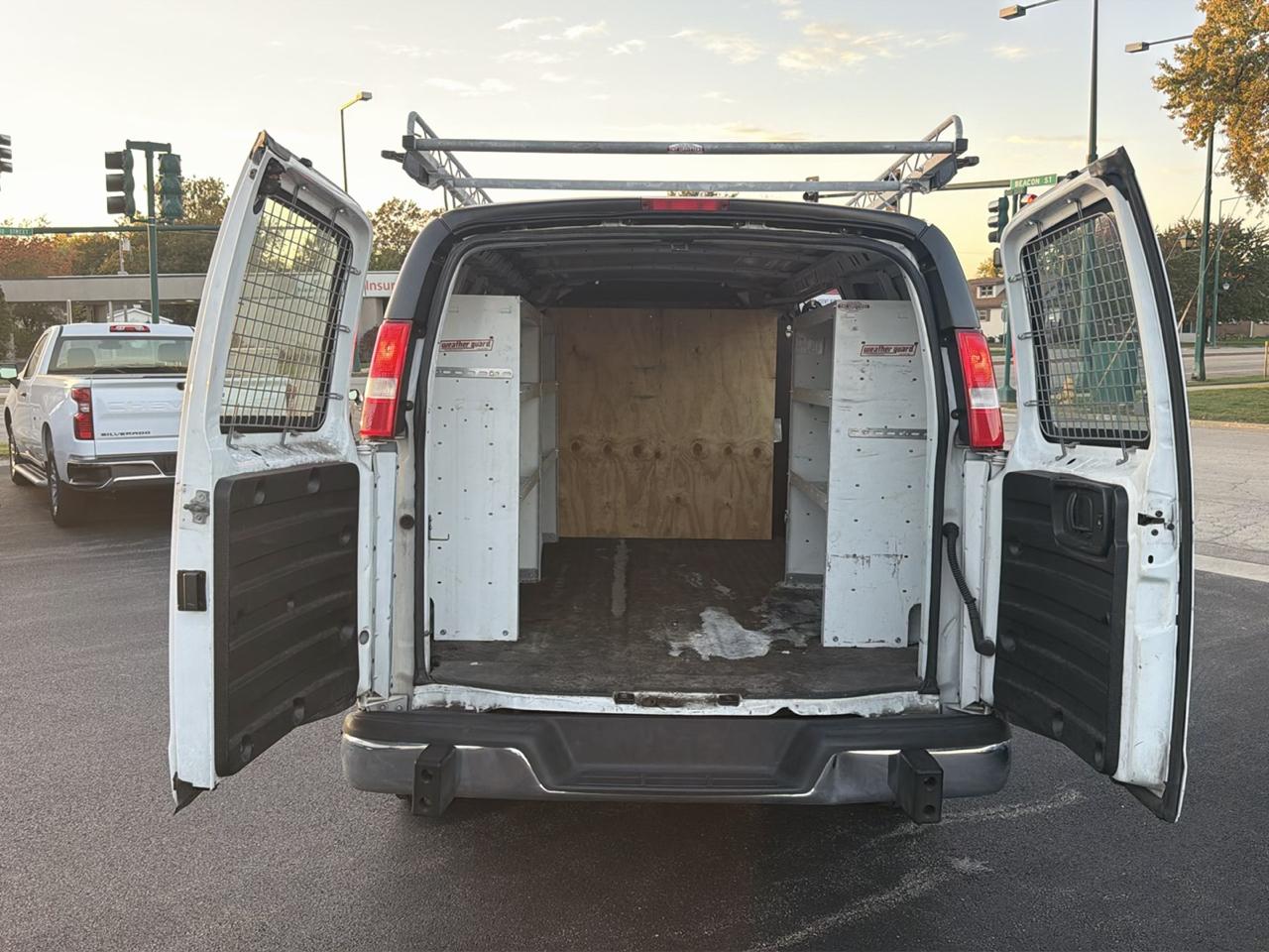 GMC Savana Cargo Van RWD 2500 135" 2021