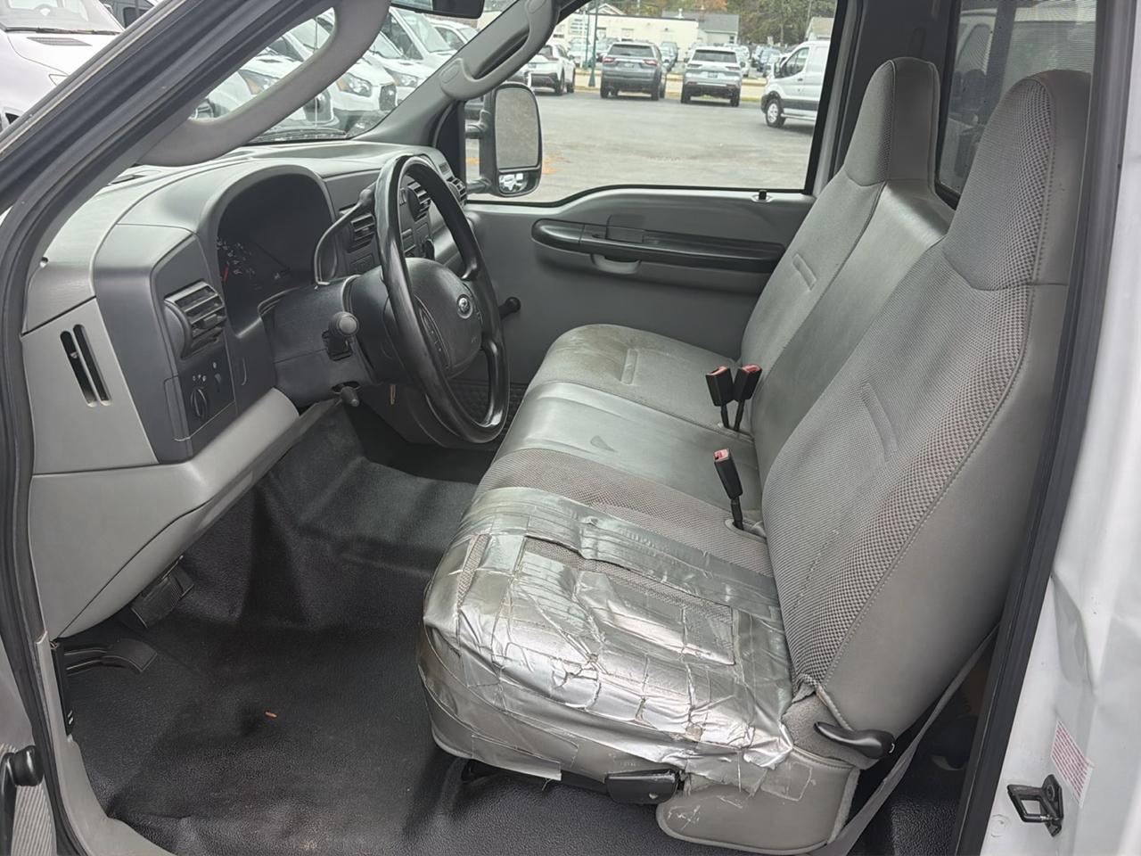 Ford Super Duty F-250 Reg Cab 137" XLT 2005