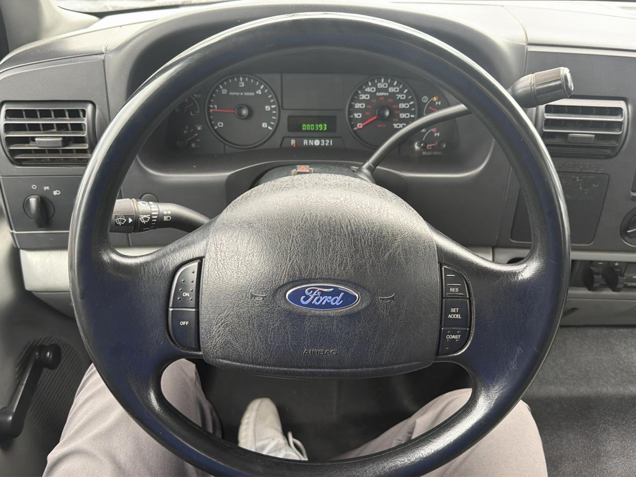Ford Super Duty F-250 Reg Cab 137" XLT 2005
