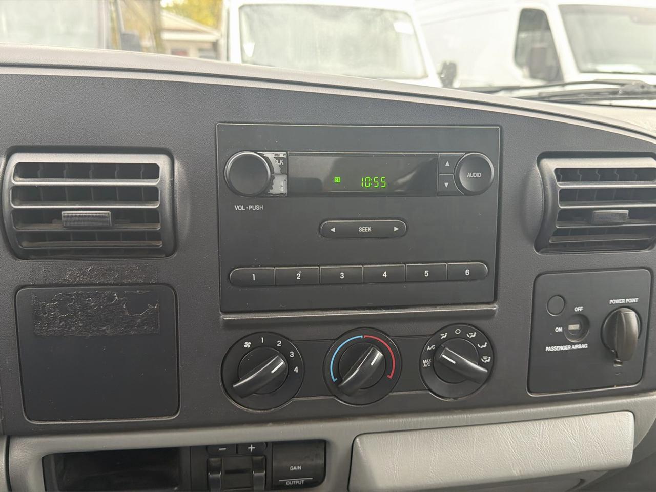 Ford Super Duty F-250 Reg Cab 137" XLT 2005