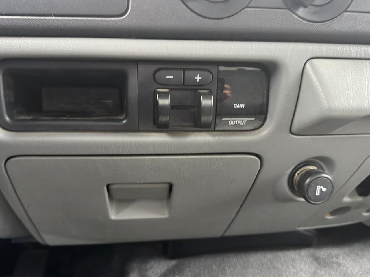 Ford Super Duty F-250 Reg Cab 137" XLT 2005