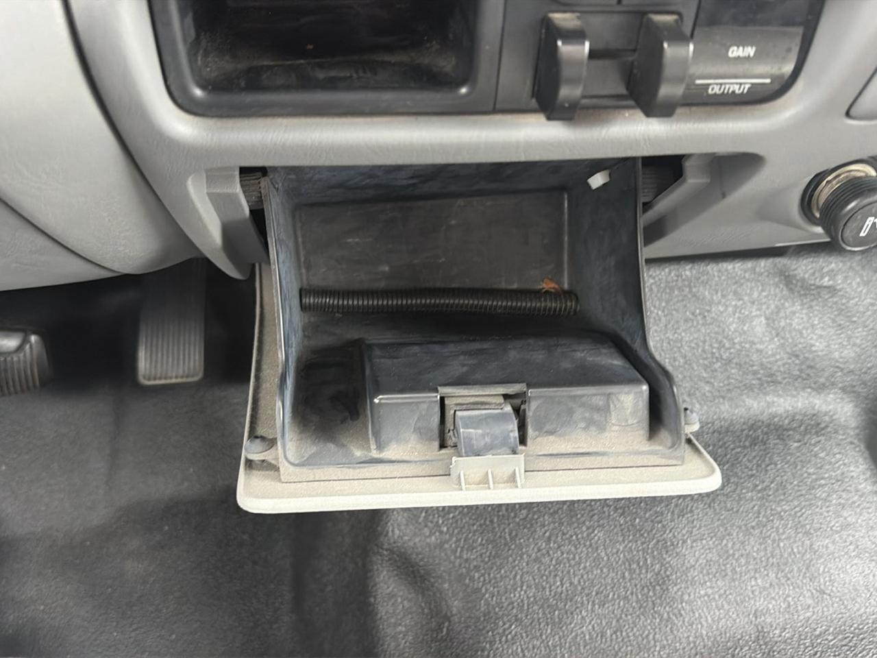 Ford Super Duty F-250 Reg Cab 137" XLT 2005