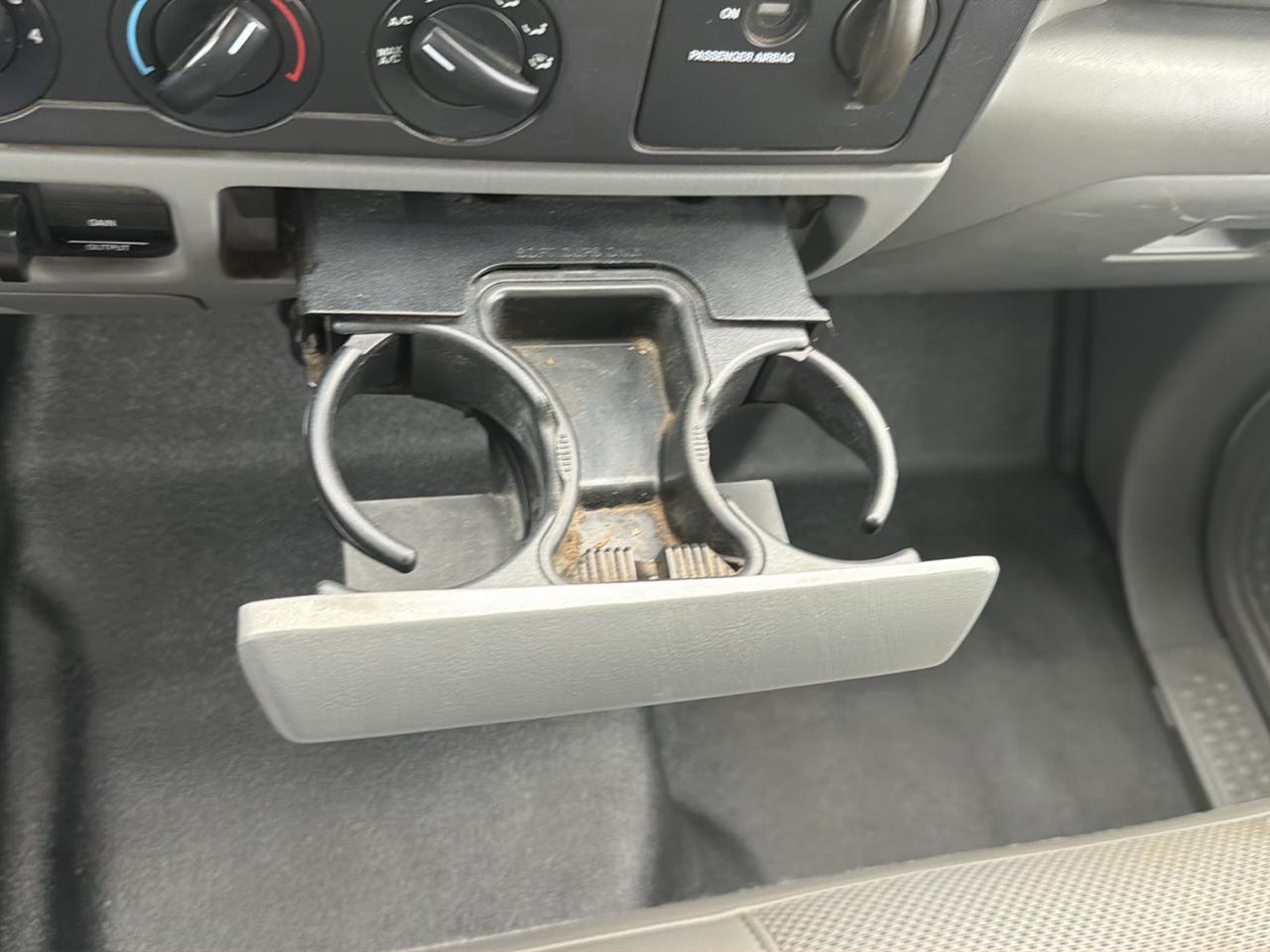 Ford Super Duty F-250 Reg Cab 137" XLT 2005
