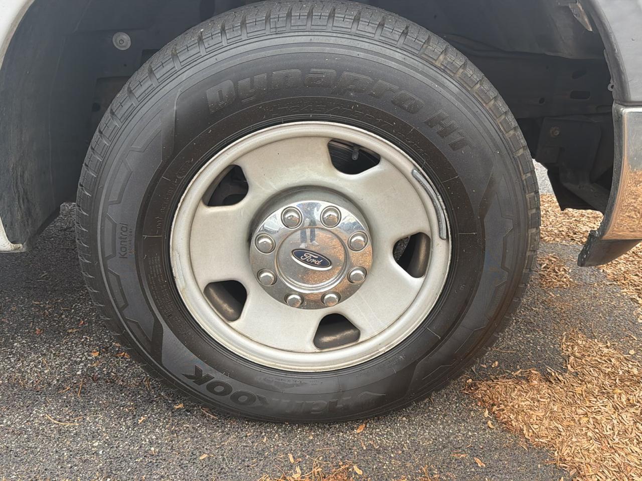 Ford Super Duty F-250 Reg Cab 137" XLT 2005