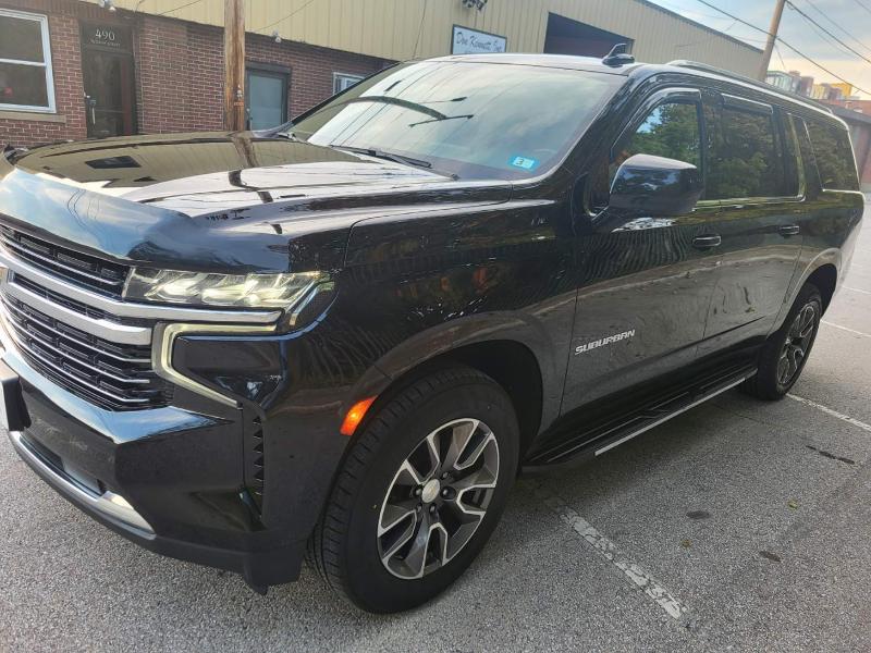 2021 Chevrolet Suburban LT photo 2