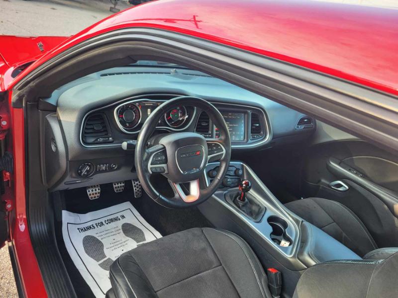 2015 Dodge Challenger R/T Scat Pack photo 14