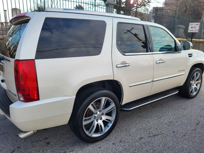 2013 Cadillac Escalade Luxury photo 4
