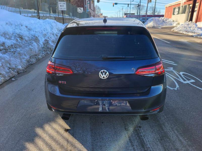 Volkswagen Golf GTI SE 6A 4-Door 2017