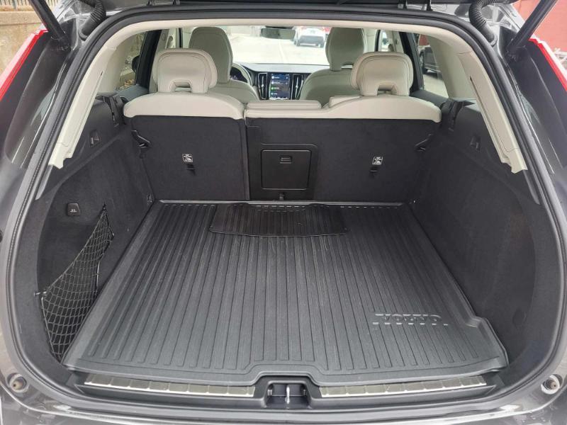 Volvo XC60 T8 Momentum Hybrid AWD 2022