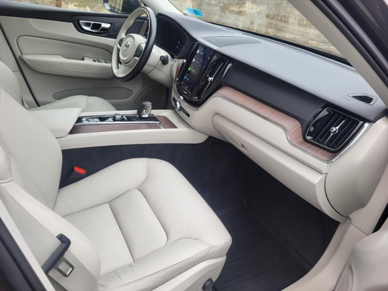 Volvo XC60 T8 Momentum Hybrid AWD 2022