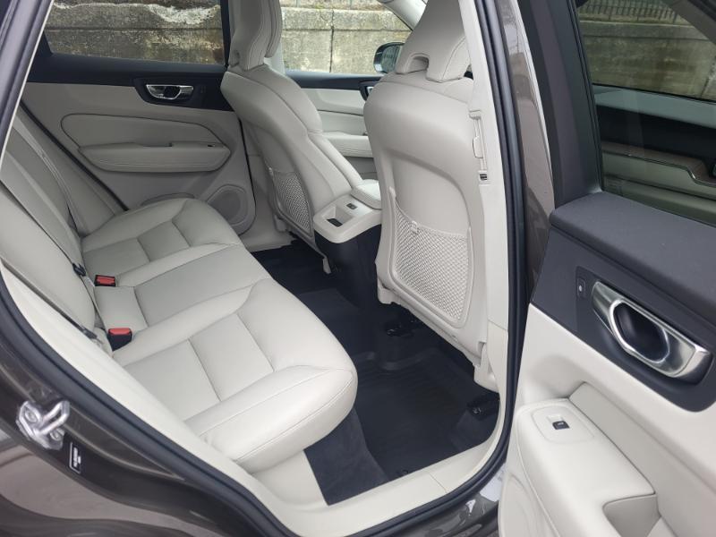 Volvo XC60 T8 Momentum Hybrid AWD 2022