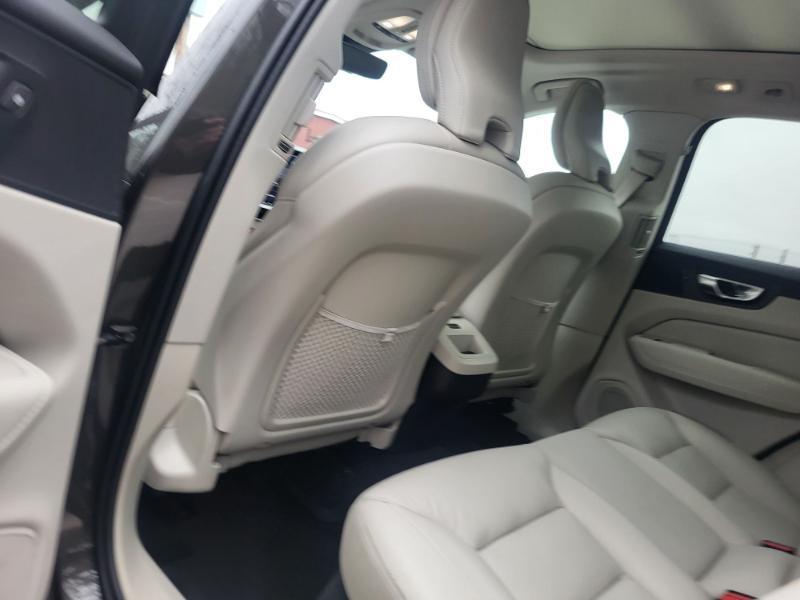 Volvo XC60 T8 Momentum Hybrid AWD 2022