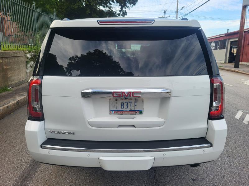 GMC Yukon Denali 4WD 2017