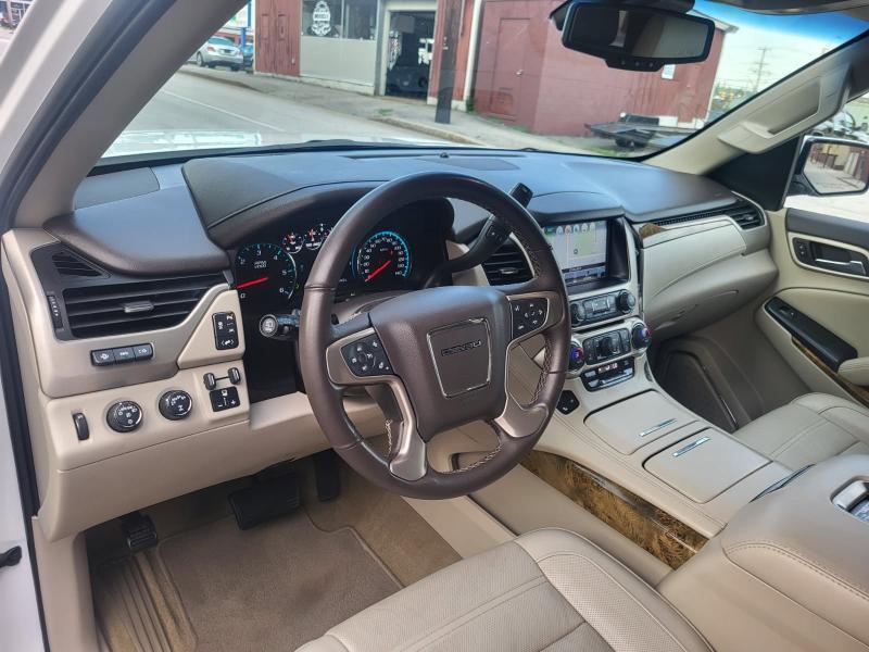 GMC Yukon Denali 4WD 2017