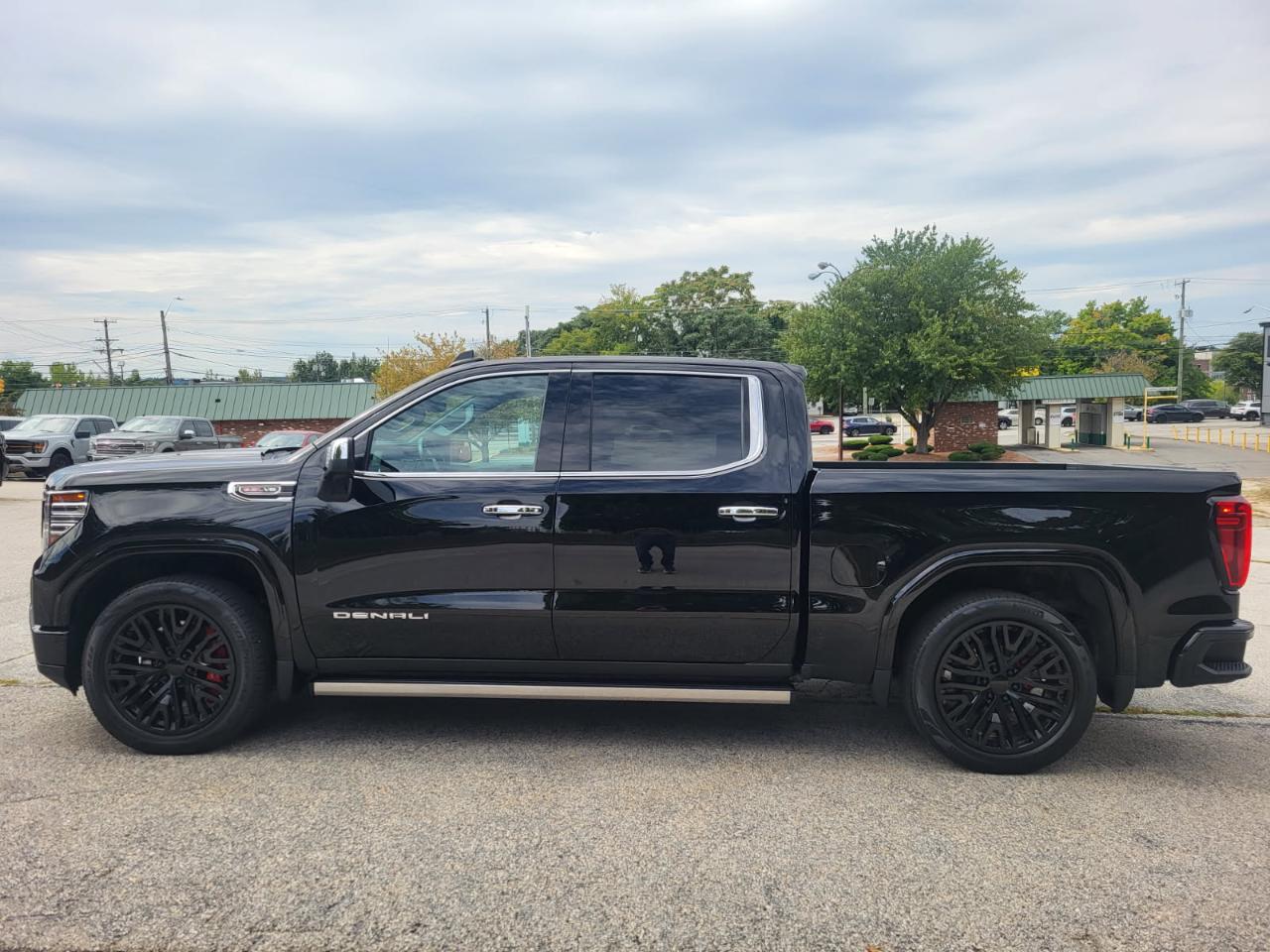 GMC Sierra 1500 Denali Crew Cab Short Box 4WD 2024
