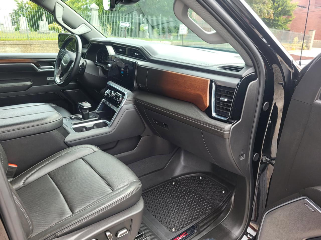 GMC Sierra 1500 Denali Crew Cab Short Box 4WD 2024