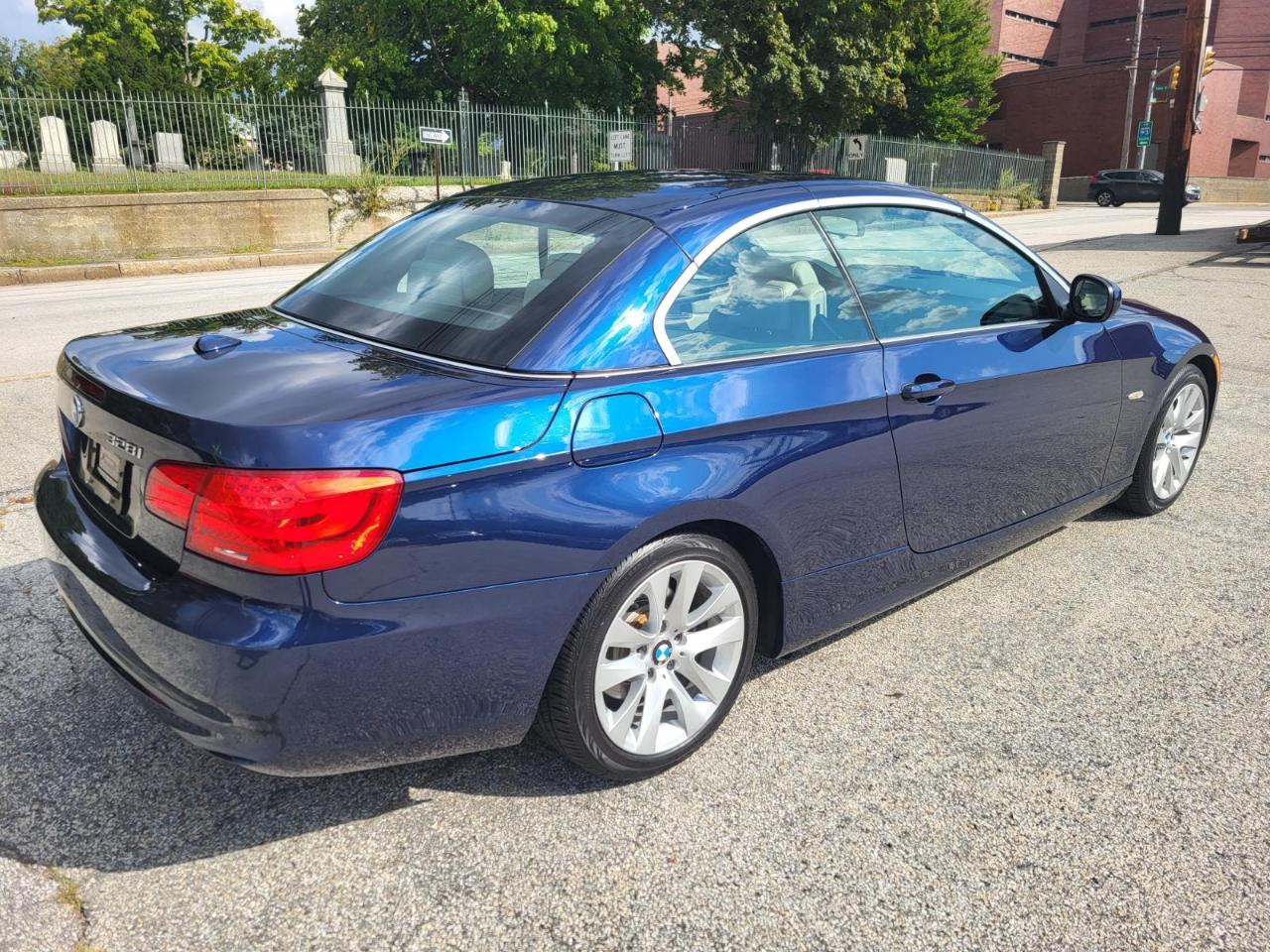 BMW 3-Series 328i Convertible - SULEV 2013