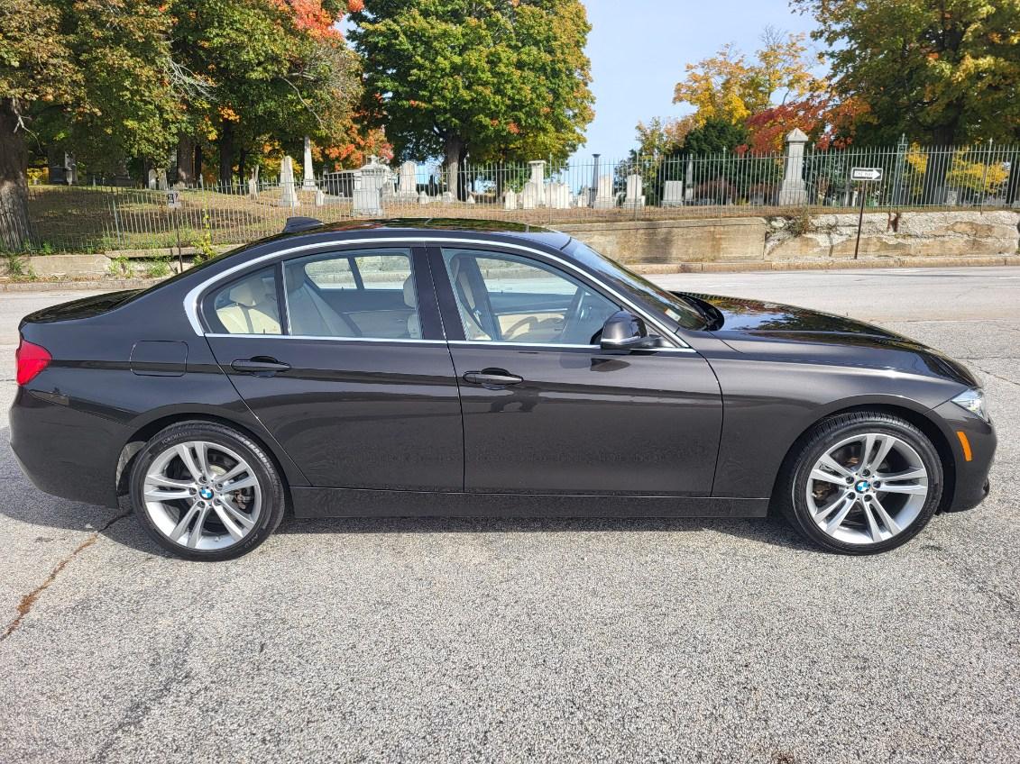 BMW 3-Series 330i xDrive SULEV Sedan 2017