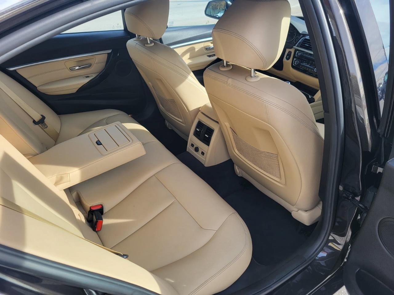 BMW 3-Series 330i xDrive SULEV Sedan 2017