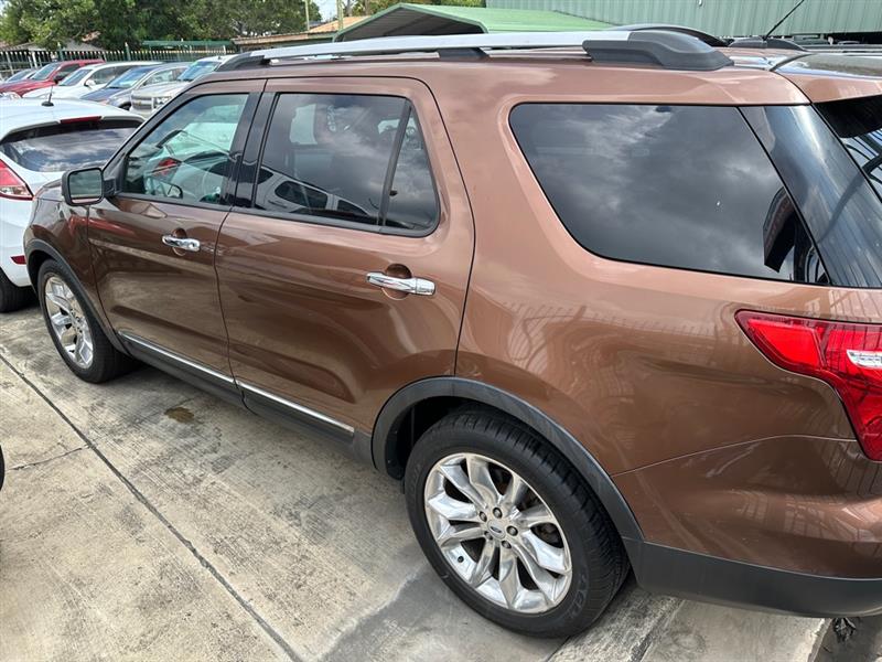 Ford Explorer Limited FWD 2012