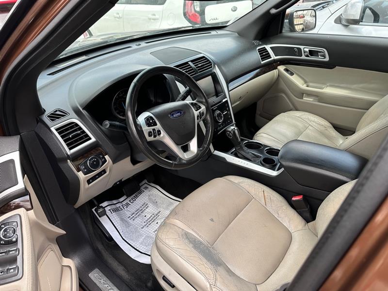 Ford Explorer Limited FWD 2012