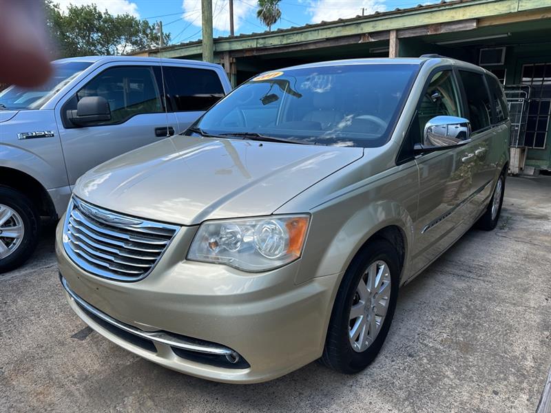 Chrysler Town & Country Touring-L 2011