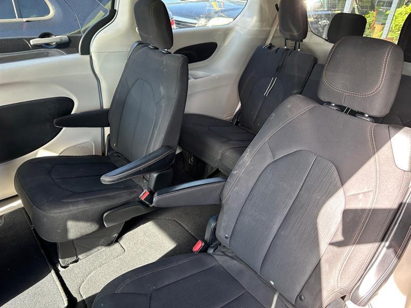 Chrysler Pacifica LX 2017