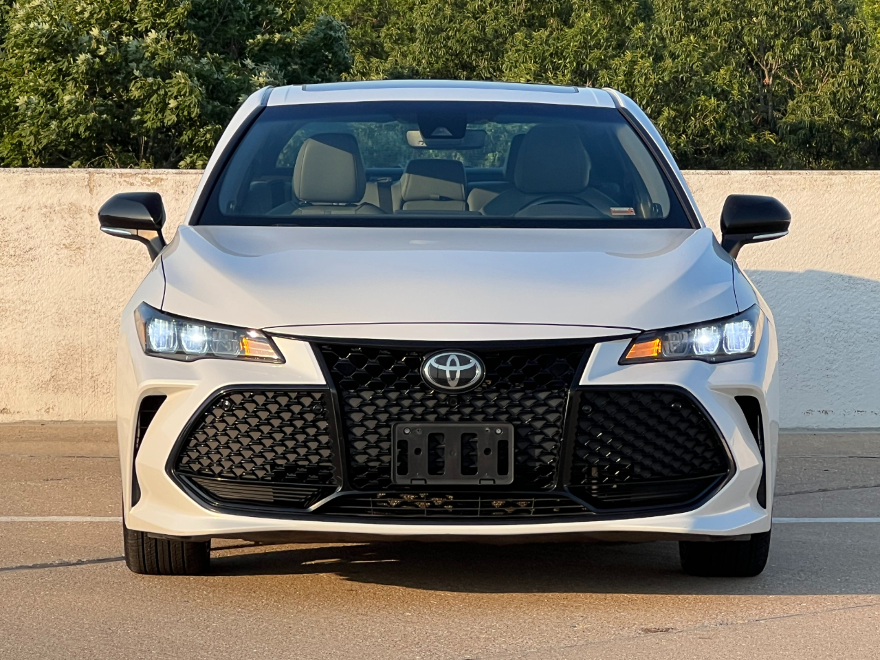 2019 Toyota Avalon XSE photo 2