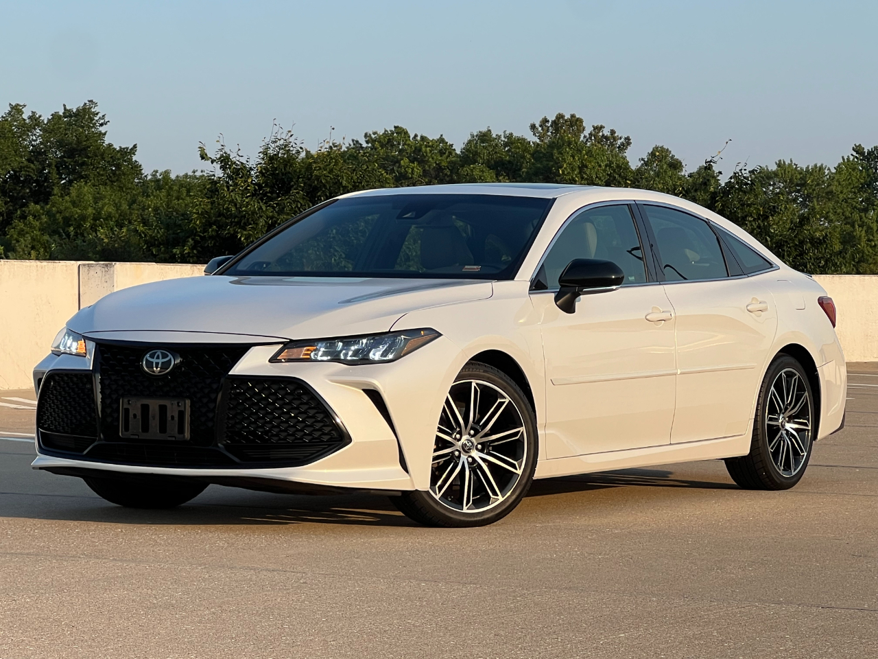 2019 Toyota Avalon XSE photo 3