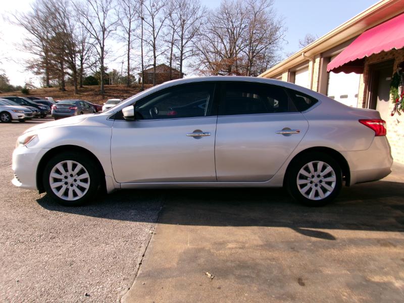 Nissan Sentra S 6MT 2017