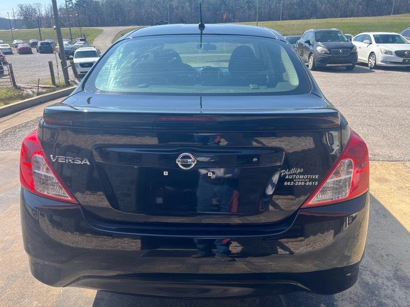 Nissan Versa 1.6 S 5M 2019