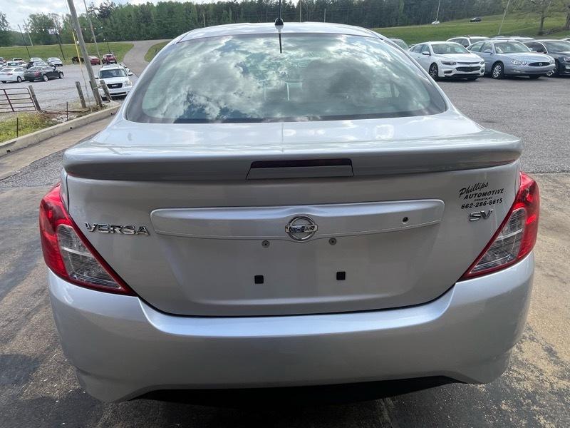 Nissan Versa 1.6 S 5M 2018