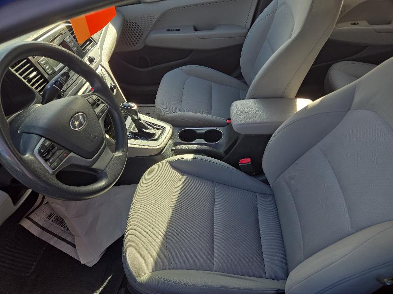 Hyundai Elantra SE 6AT 2017