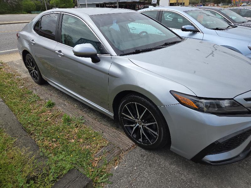 Toyota Camry SE 2021