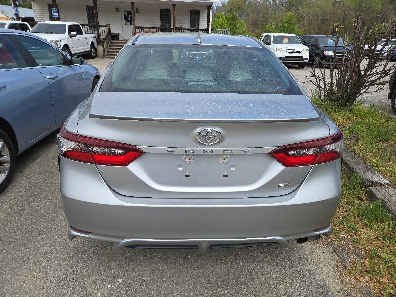 Toyota Camry SE 2021