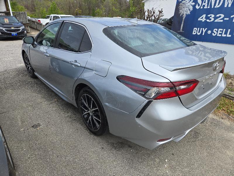 Toyota Camry SE 2021