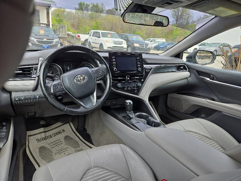 Toyota Camry SE 2021