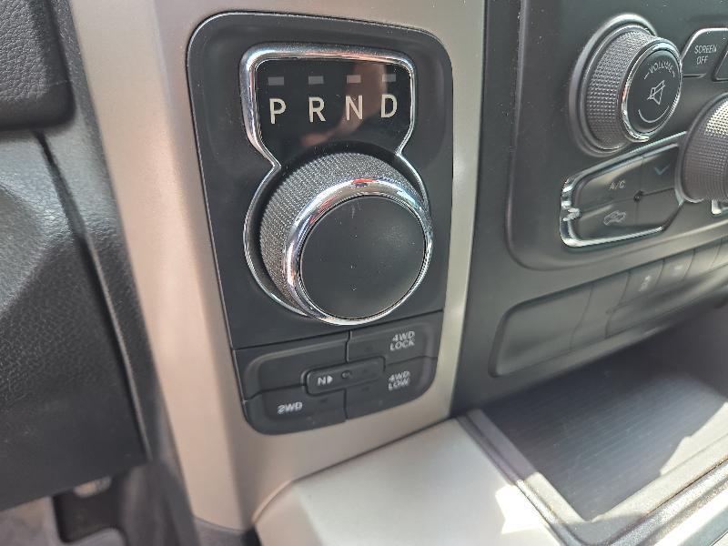 RAM 1500 SLT Crew Cab SWB 4WD 2016