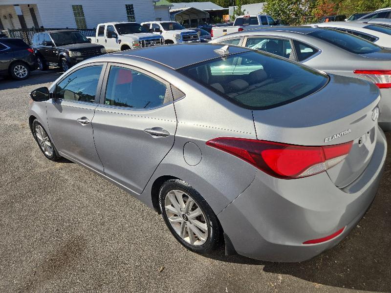 Hyundai Elantra SE 6AT 2015