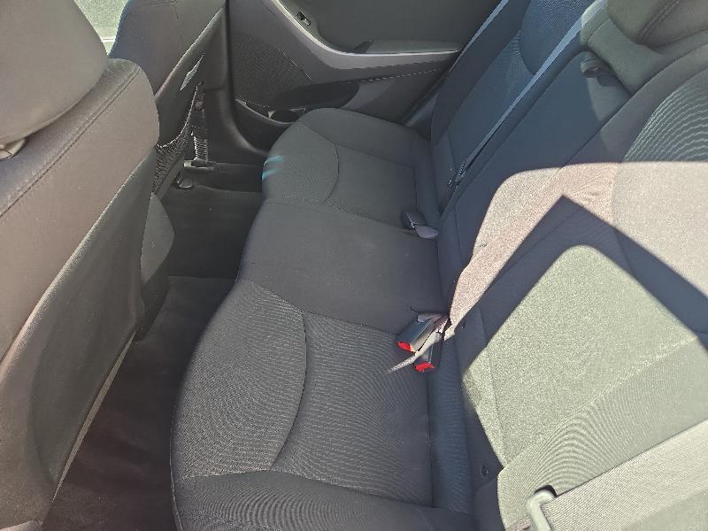 Hyundai Elantra SE 6AT 2015