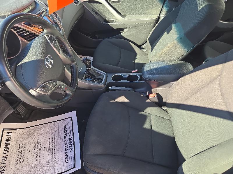 Hyundai Elantra SE 6AT 2015