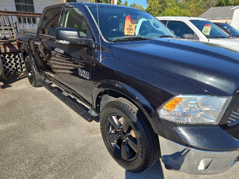 RAM 1500 SLT Crew Cab SWB 4WD 2016