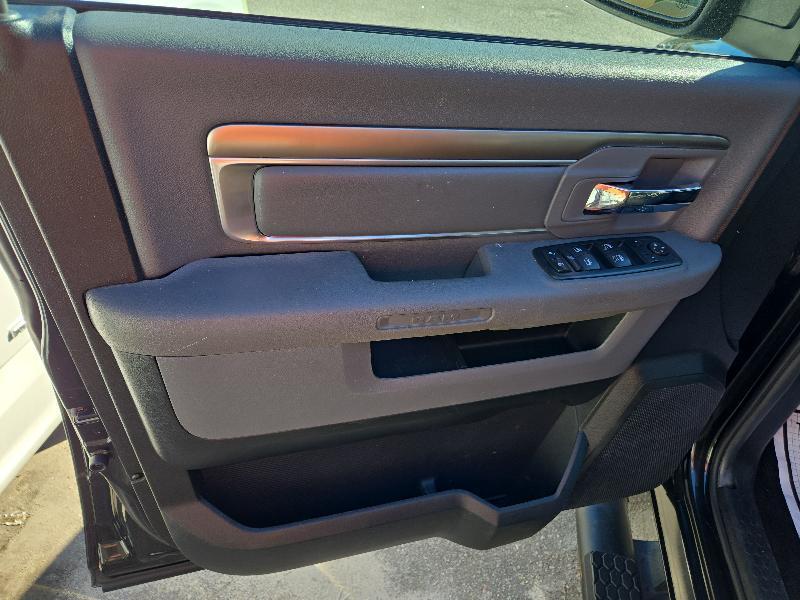 RAM 1500 SLT Crew Cab SWB 4WD 2016