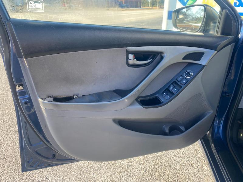 Hyundai Elantra SE 6AT 2015