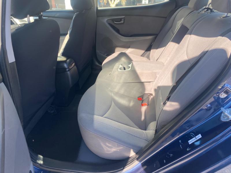 Hyundai Elantra SE 6AT 2015