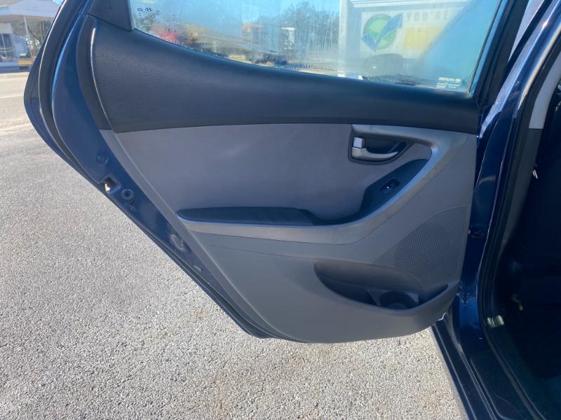 Hyundai Elantra SE 6AT 2015