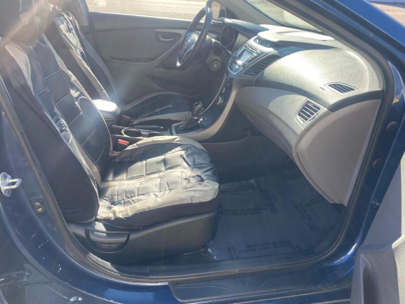 Hyundai Elantra SE 6AT 2015