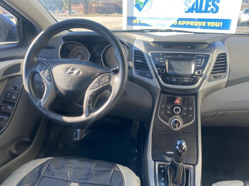 Hyundai Elantra SE 6AT 2015